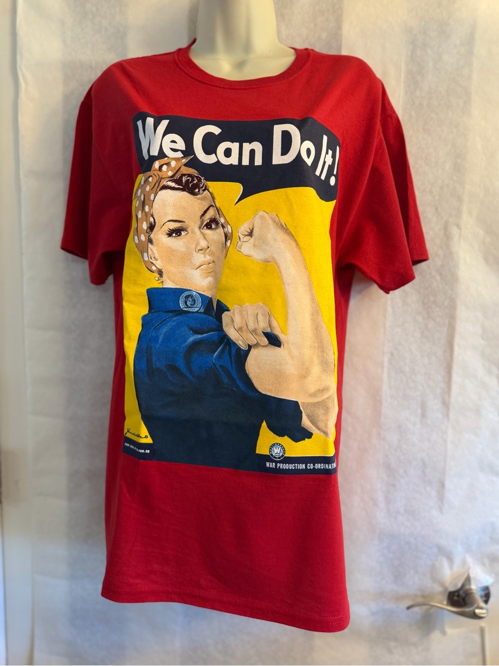 Rosie The Riveter Red 'We Can Do It!' Short Sleeve Graphic Tee NWT. Sz-M.    W20